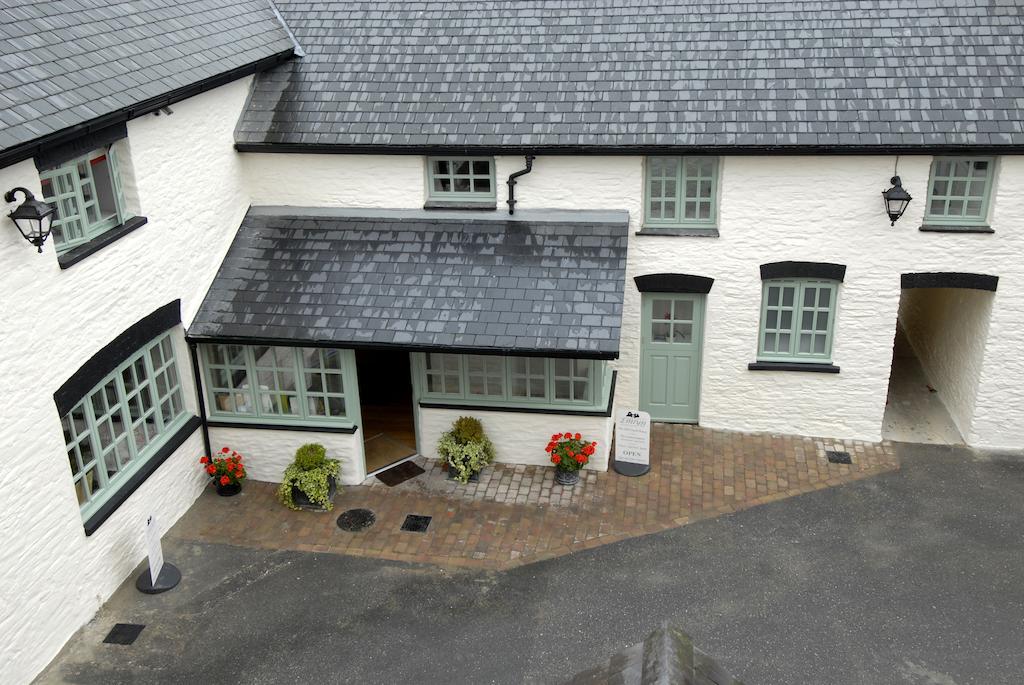 Gwesty'R Emlyn Hotel Newcastle Emlyn Kültér fotó