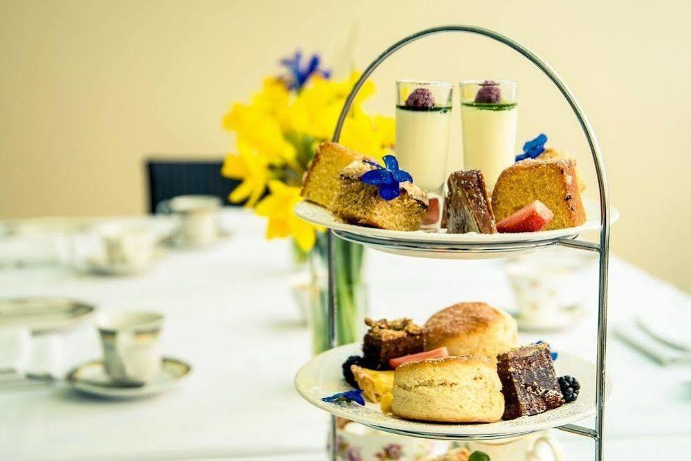 Gwesty'R Emlyn Hotel Newcastle Emlyn Kültér fotó