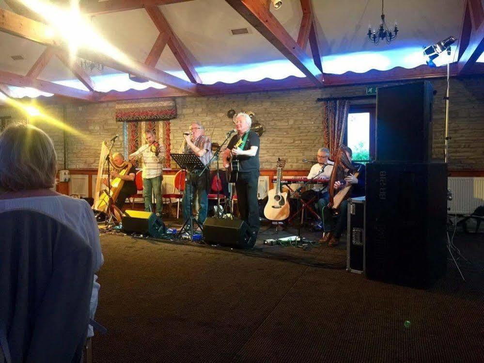 Gwesty'R Emlyn Hotel Newcastle Emlyn Kültér fotó